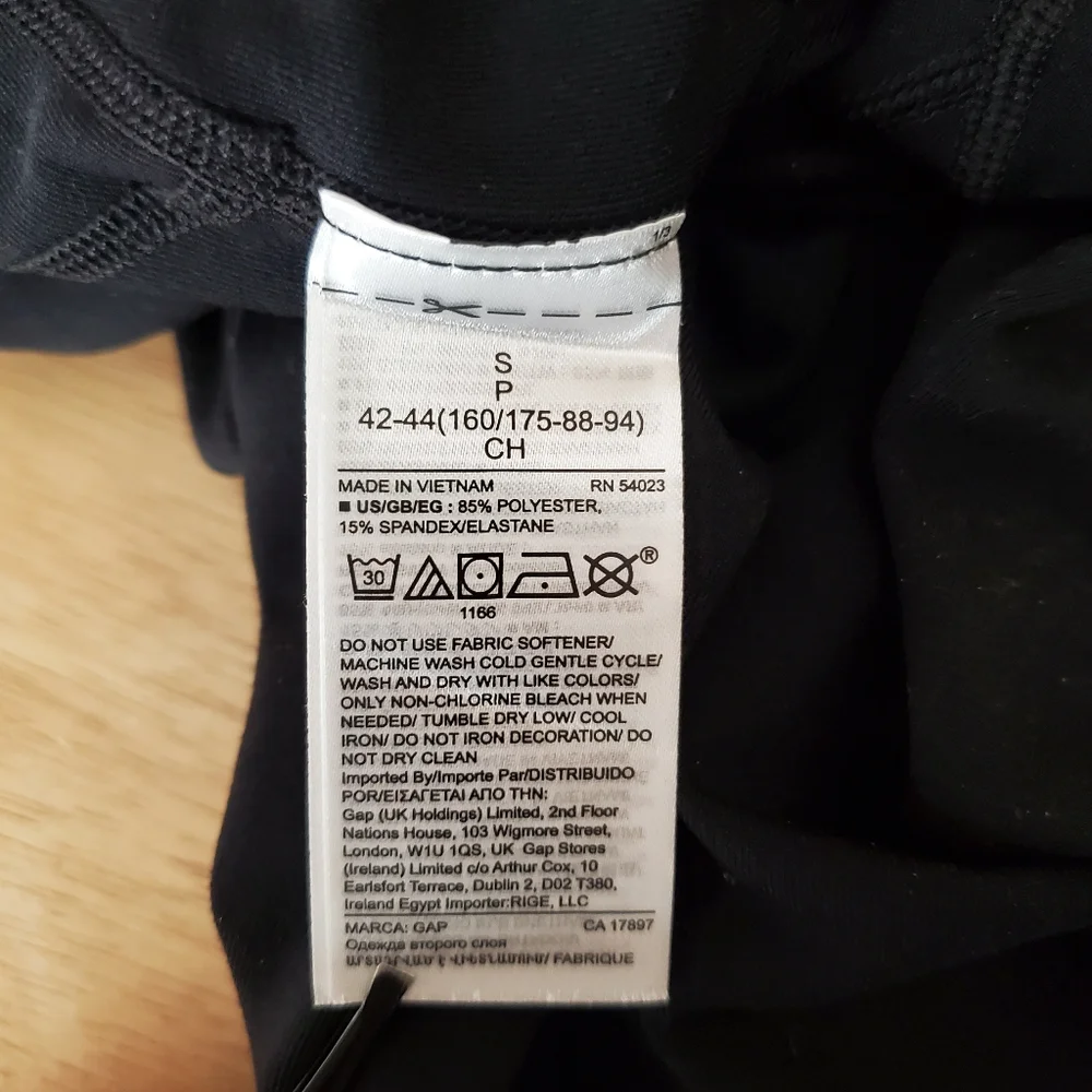 ☆☆ GAP Black High-Rise Capri Length Leggings Size Small NWT